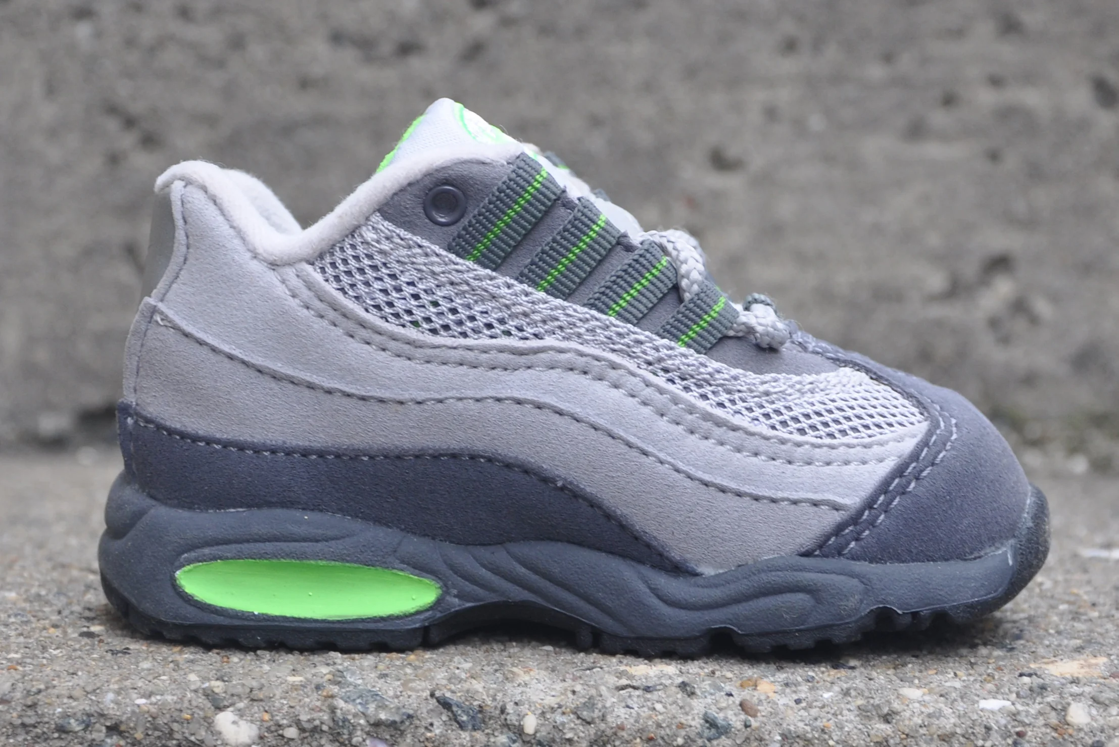 Nike Air Max 95 graphite and mean green