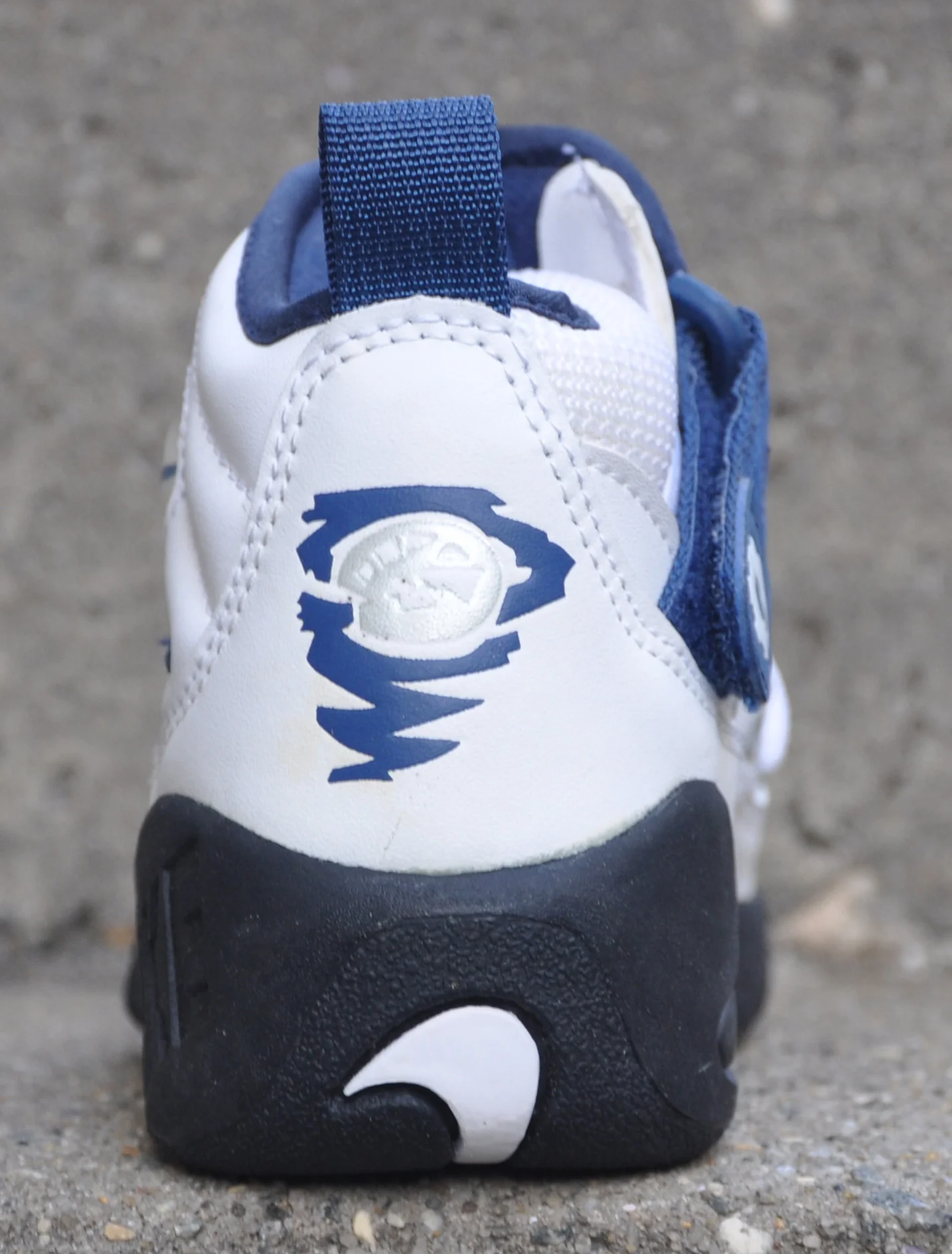 Kids Nike Air Shake Ndestrukt white and navy