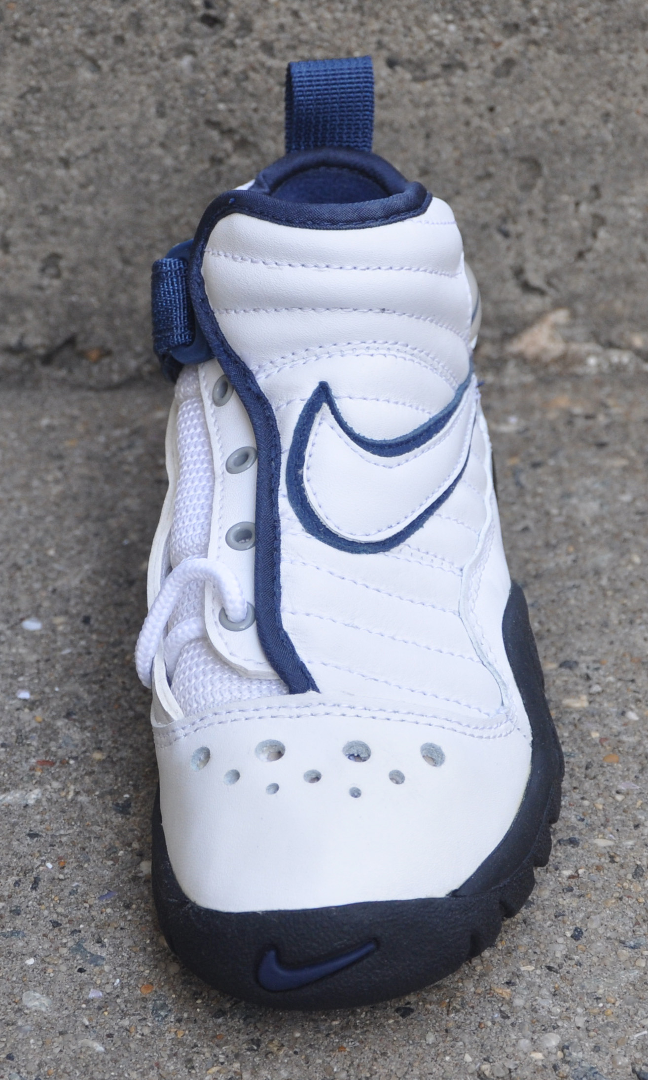 Kids Nike Air Shake Ndestrukt white and navy