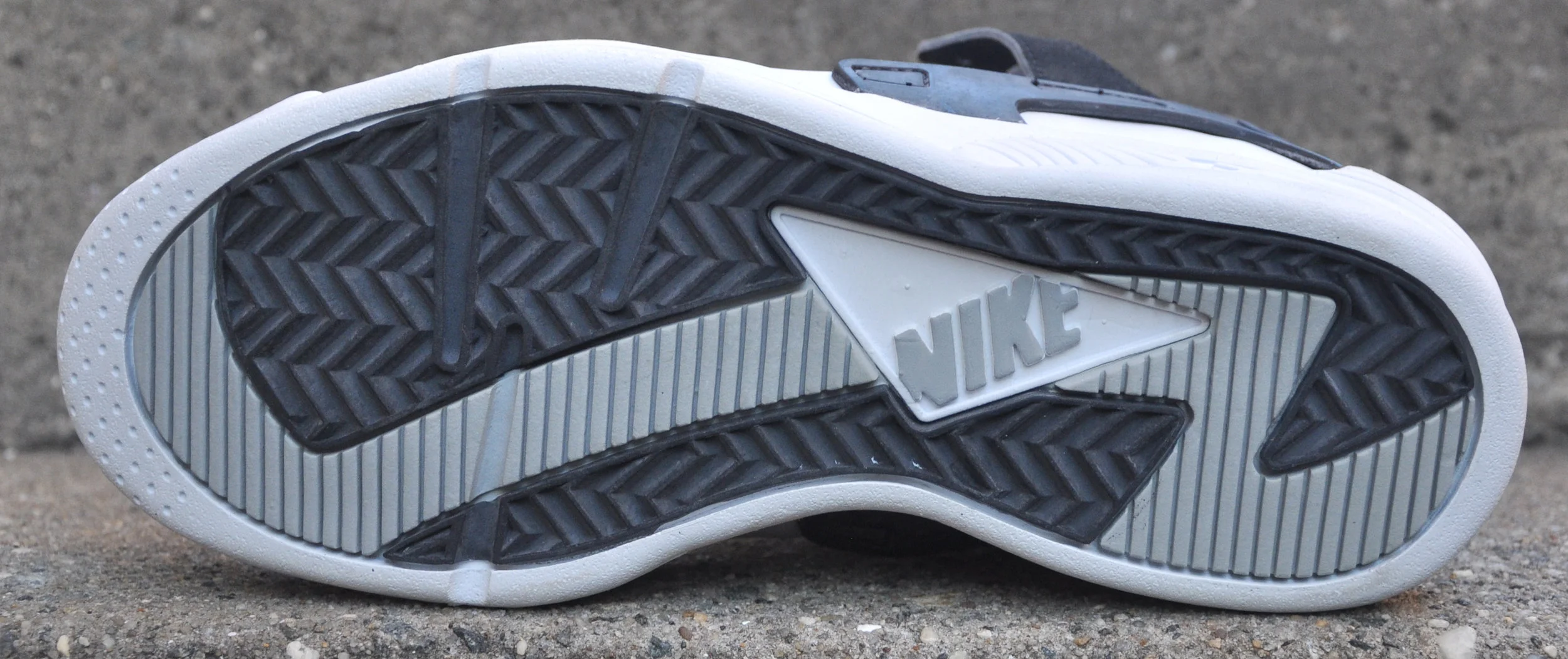 air flight huarache silver