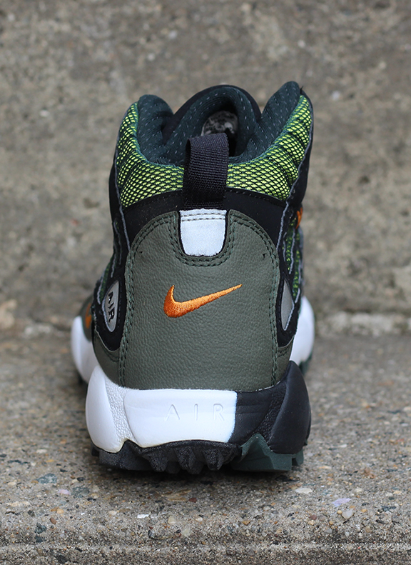 Nike Air Terra Sertig Pear, Ceramic and green