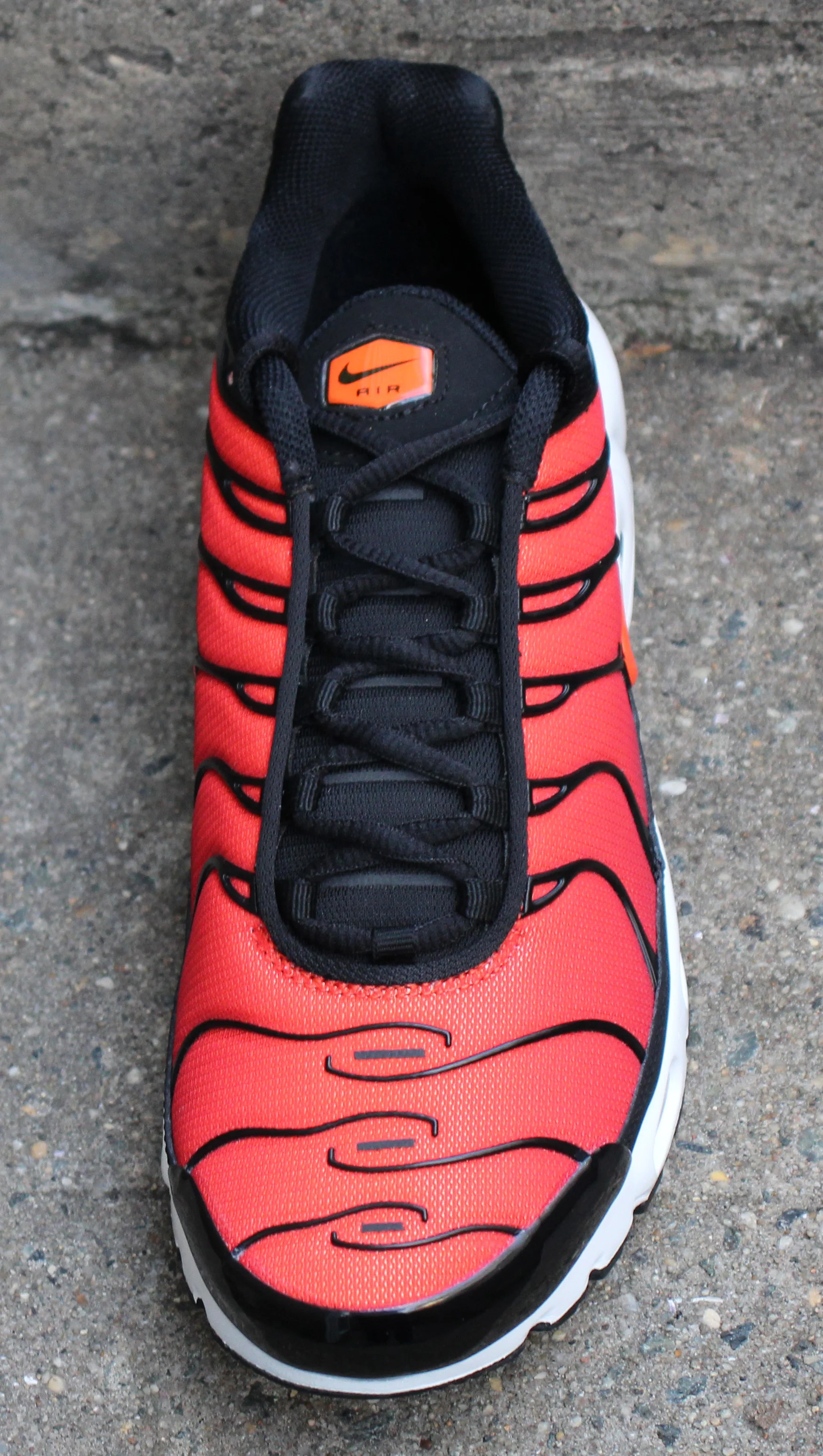 air max plus team orange team red
