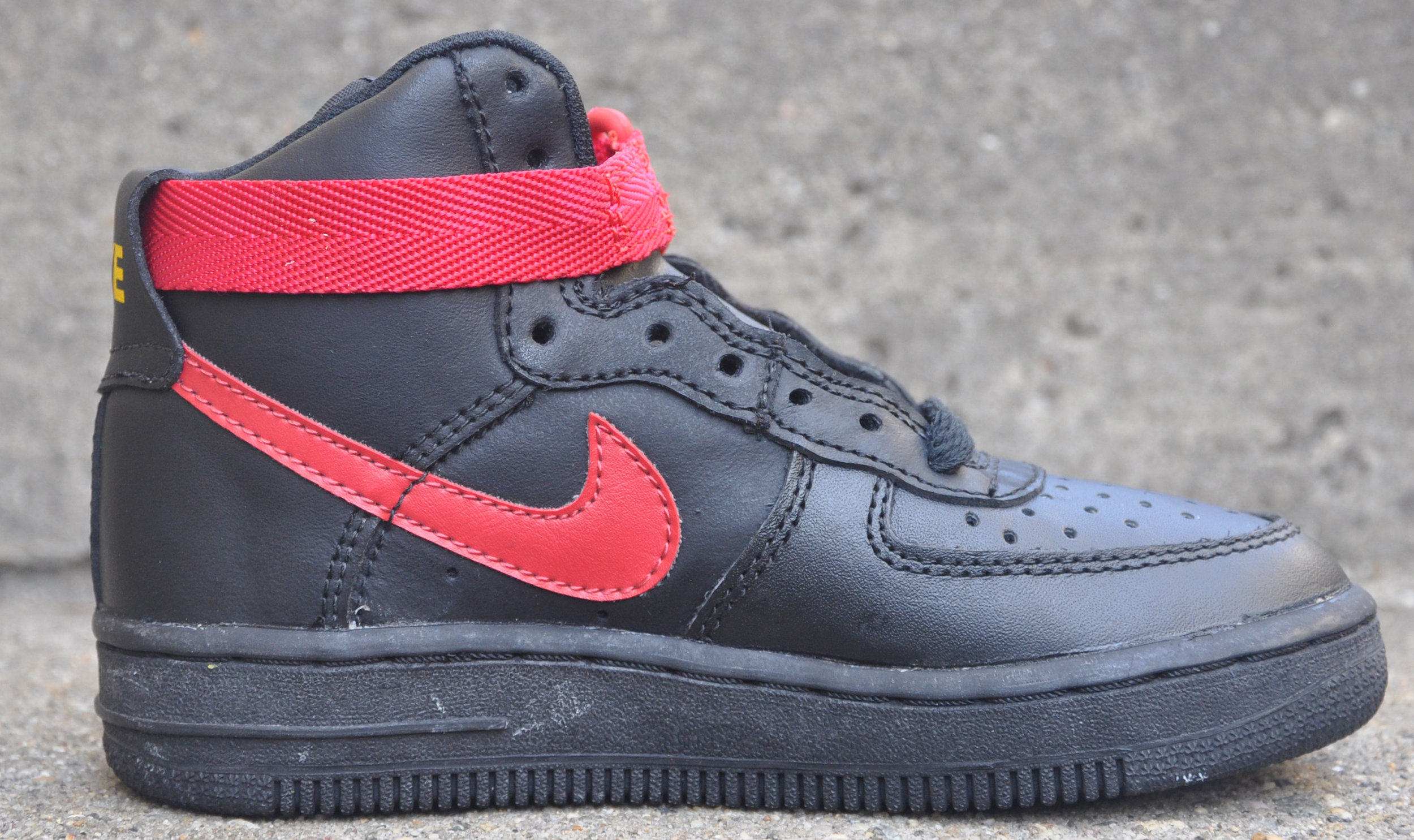 Pre-School Nike Air Force 1 High Black True Red / Yellow Gold (Size 2y) DS  — Roots