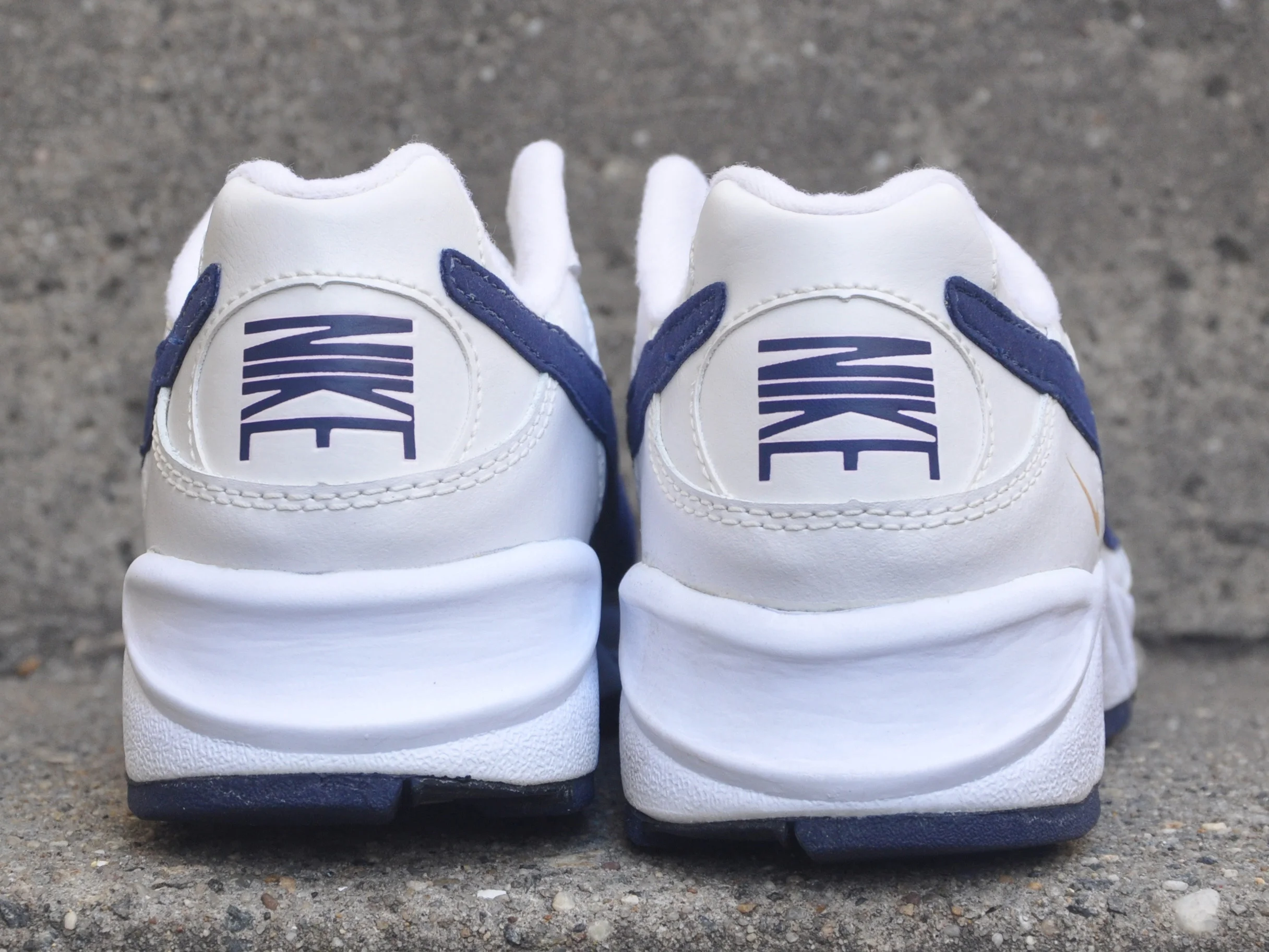 Kids Nike Air Grudge white and navy in grade school size