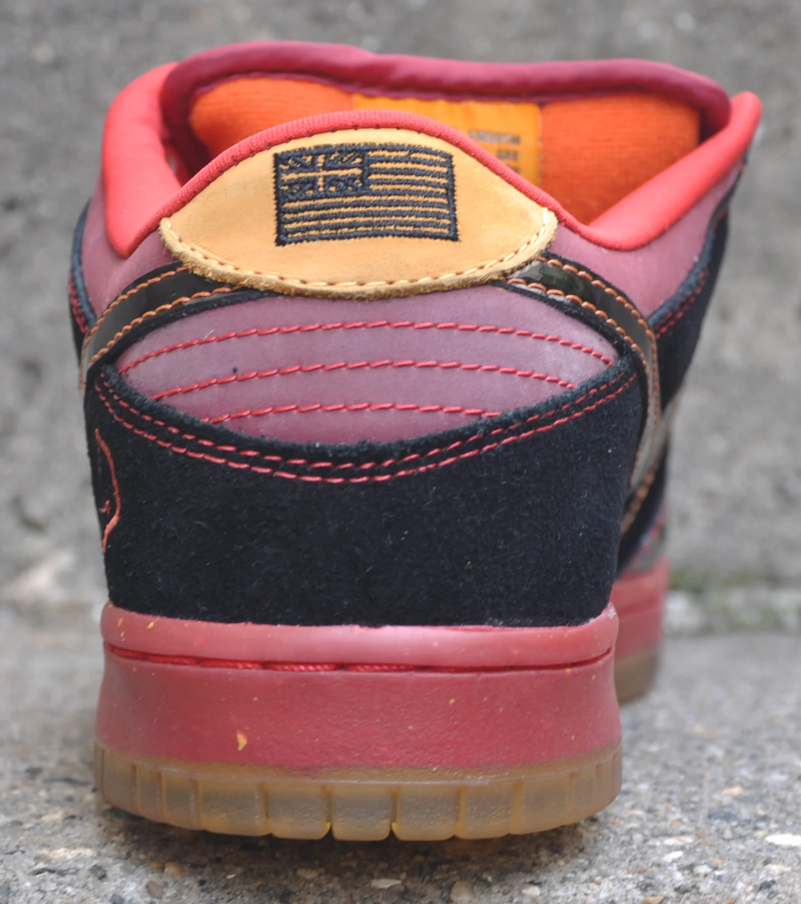 Nike Dunk Low SB Hawaii.
