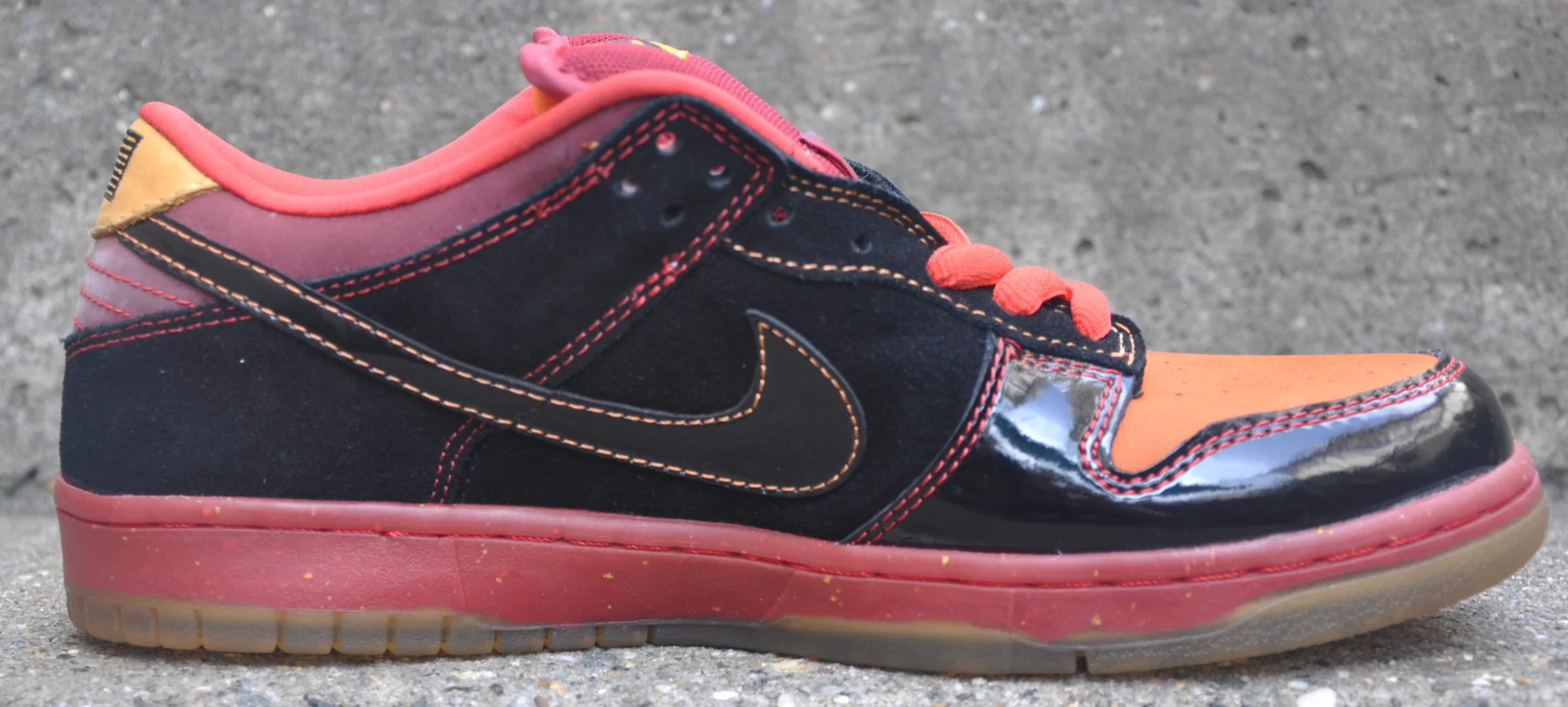Nike Dunk Low SB Hawaii.