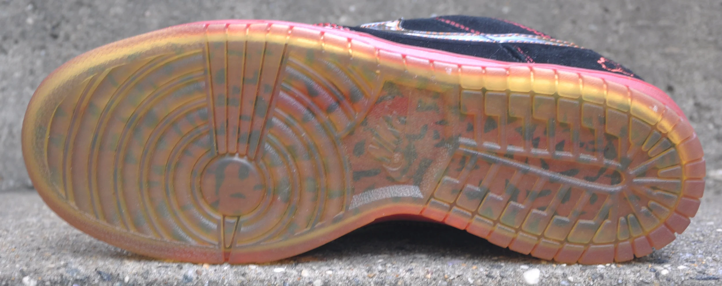 Nike Dunk Low SB Hawaii.