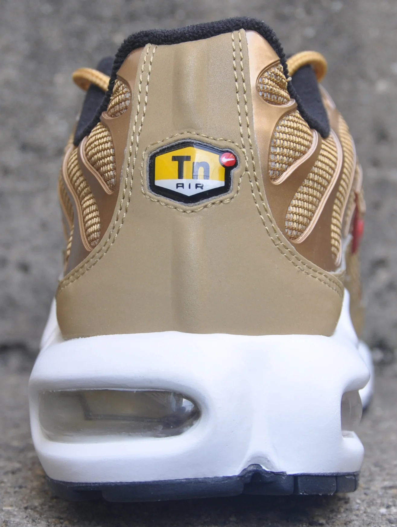 Nike Air Max Plus Metallic Gold