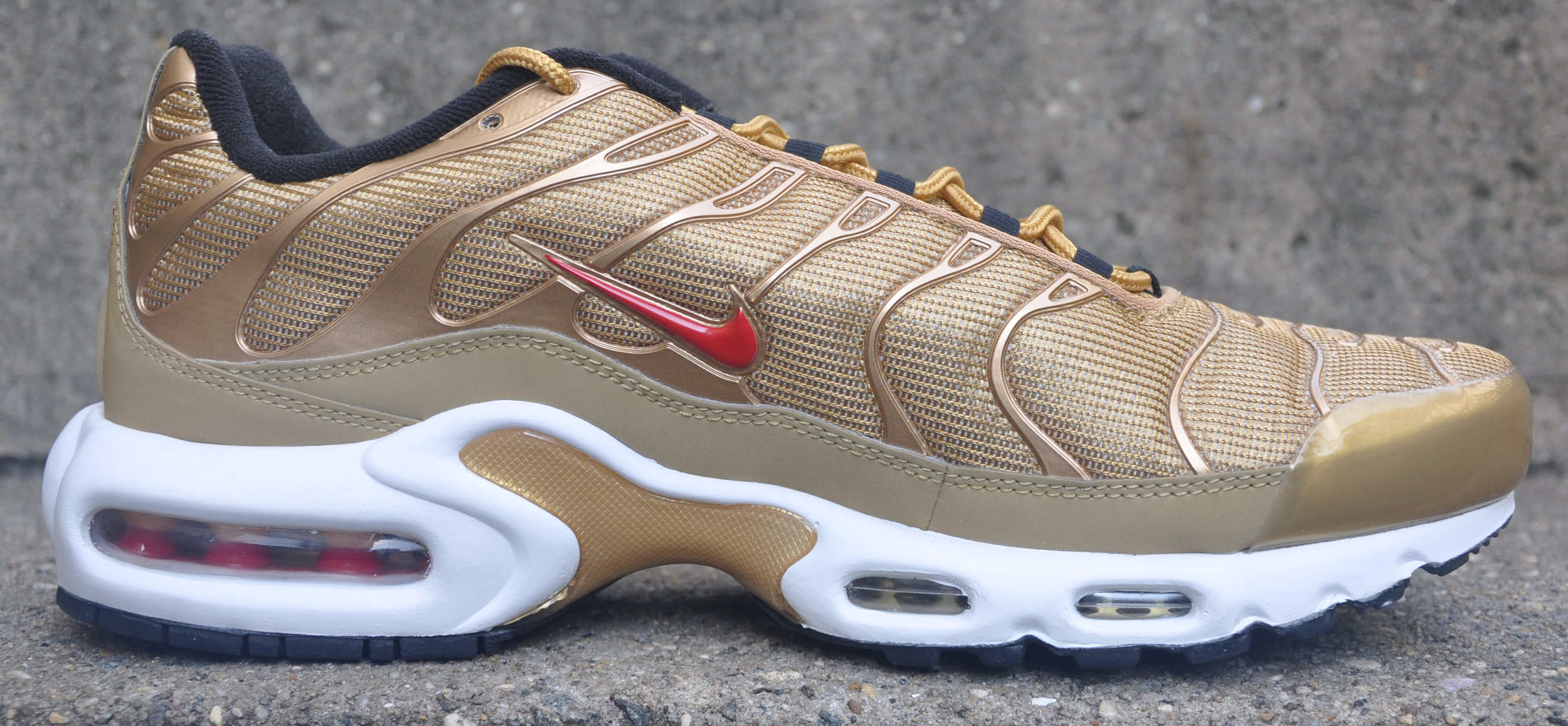 Nike Air Max Plus Metallic Gold