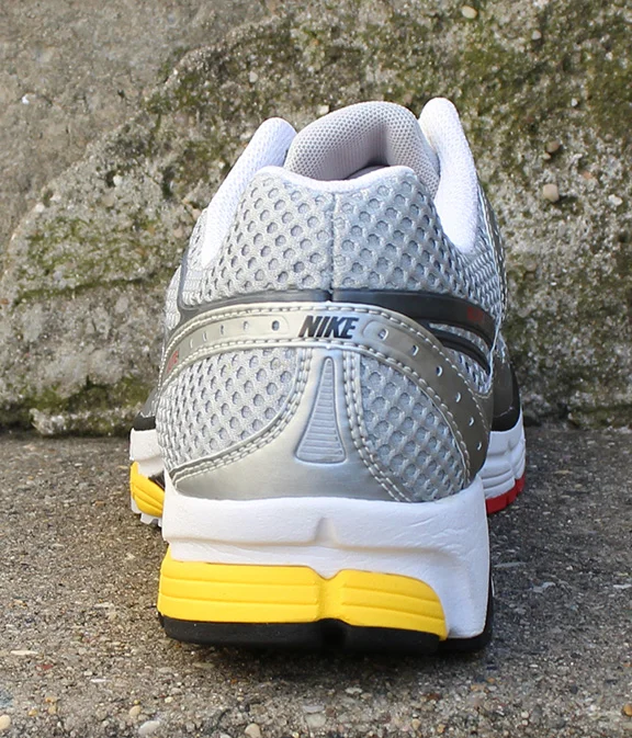 Nike Air Zoom Elite +4 White, black and metallic silver.