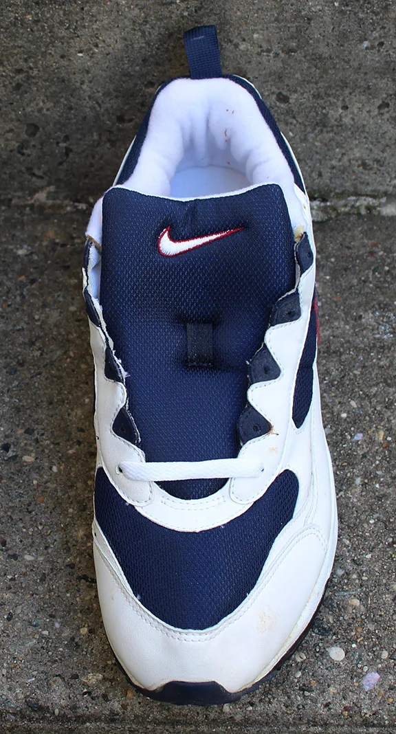 Nike Apprentice mid navy deep red.