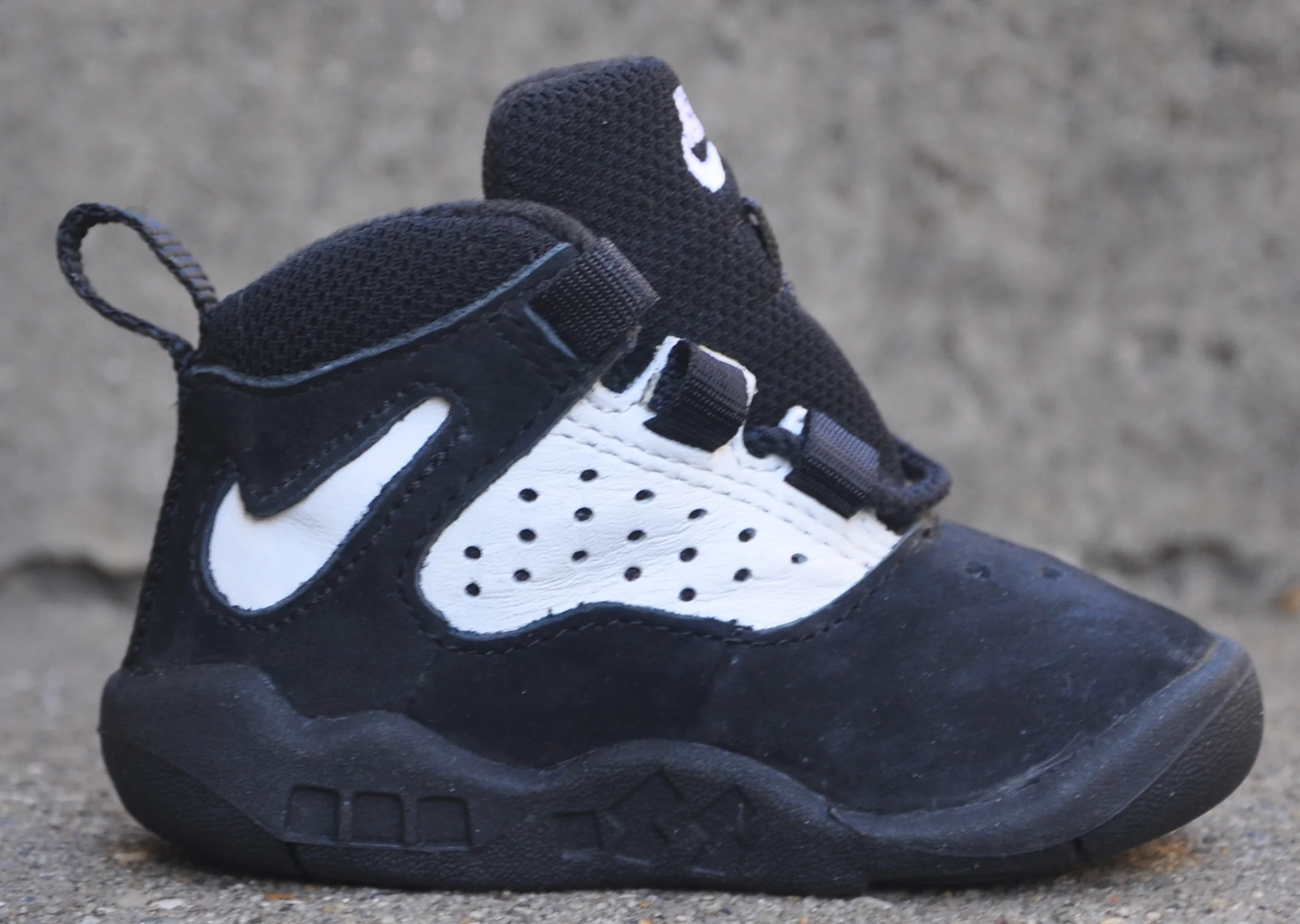 nike air darwin black white