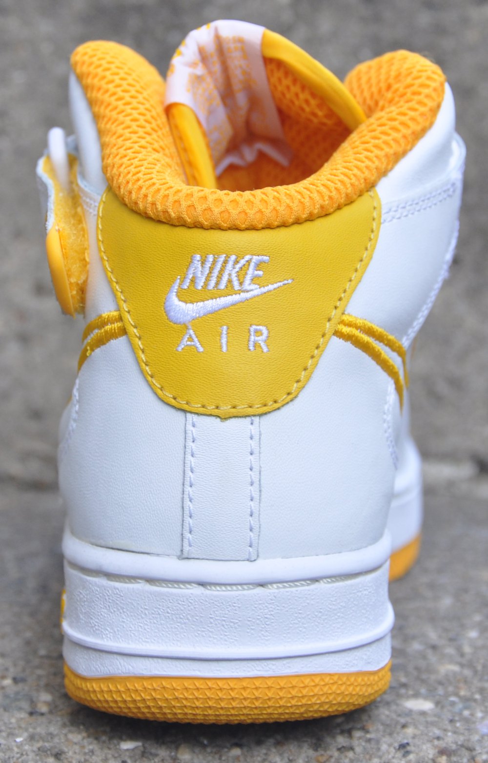 Kids Nike Air Force 1 Mid SC White / University Gold (Size 5  display picture 3
