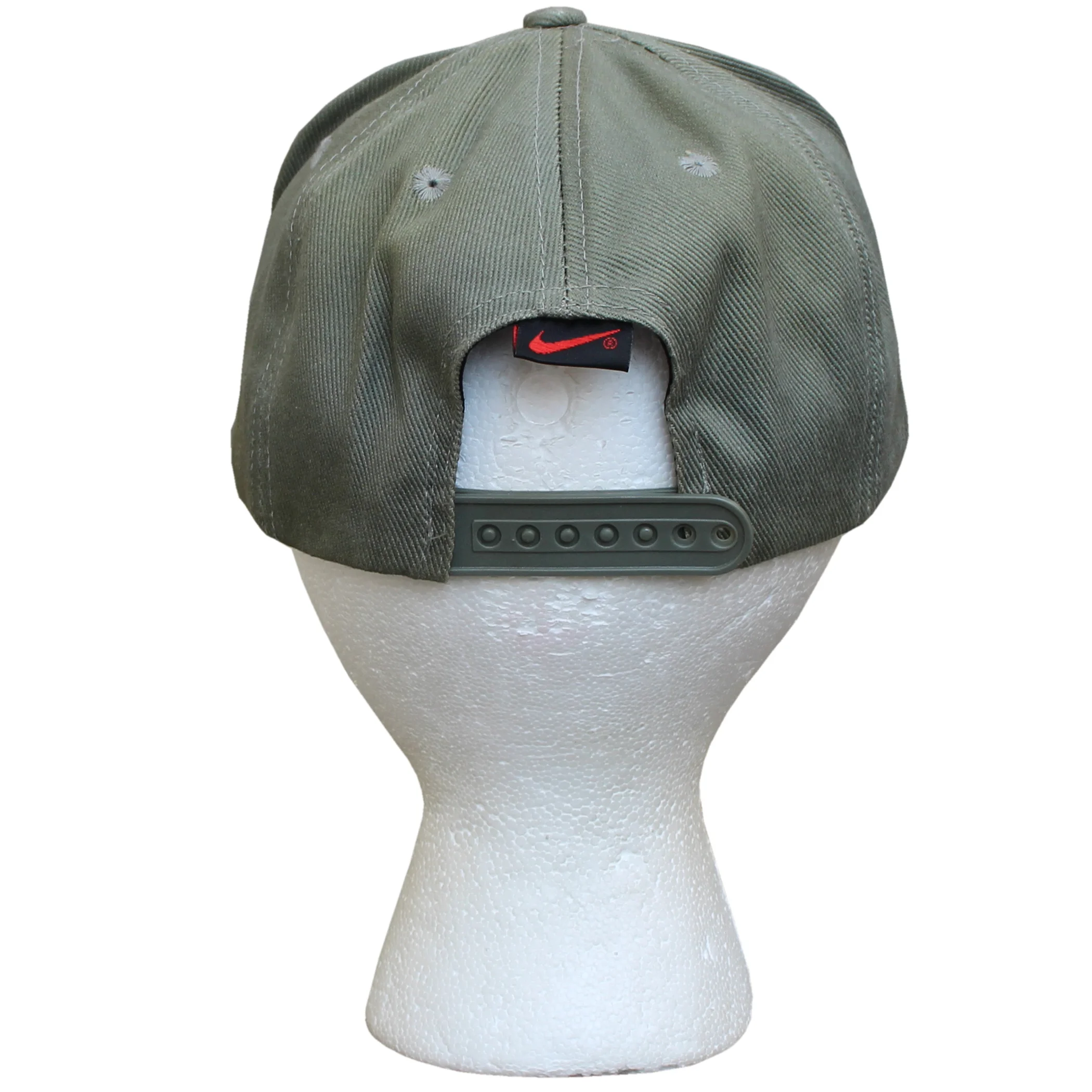 back of Nike olve snapback .jpg