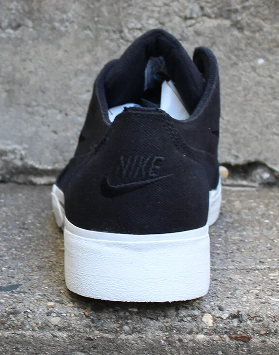 Vintage Nike Black / White Canvas GTS Sneakers DS