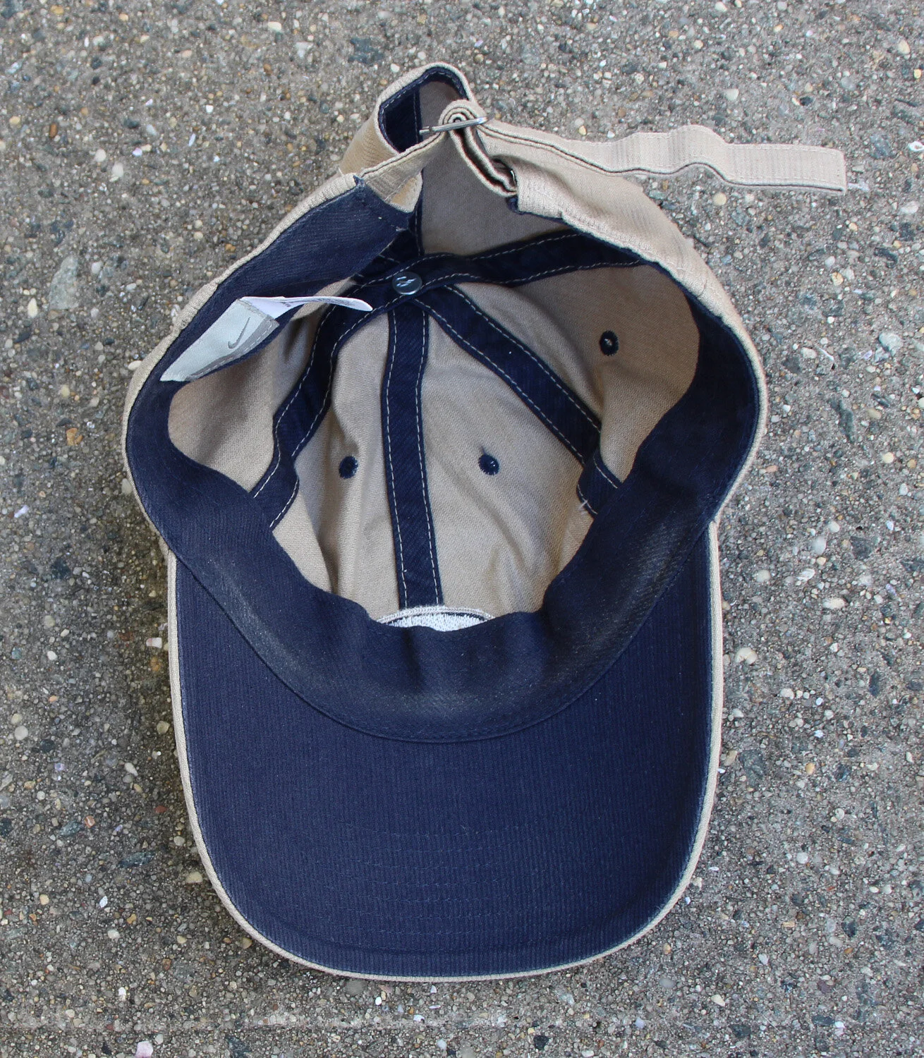 inside of nike cap .jpg