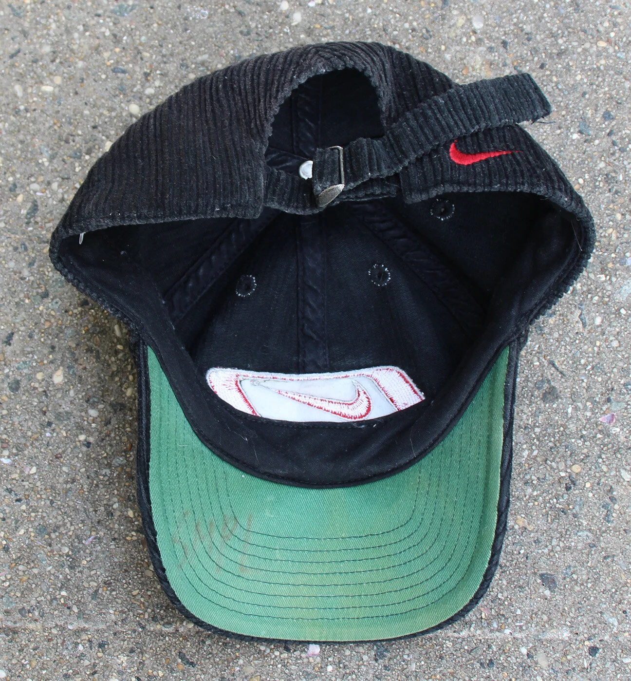 inside of Nike cap .jpg