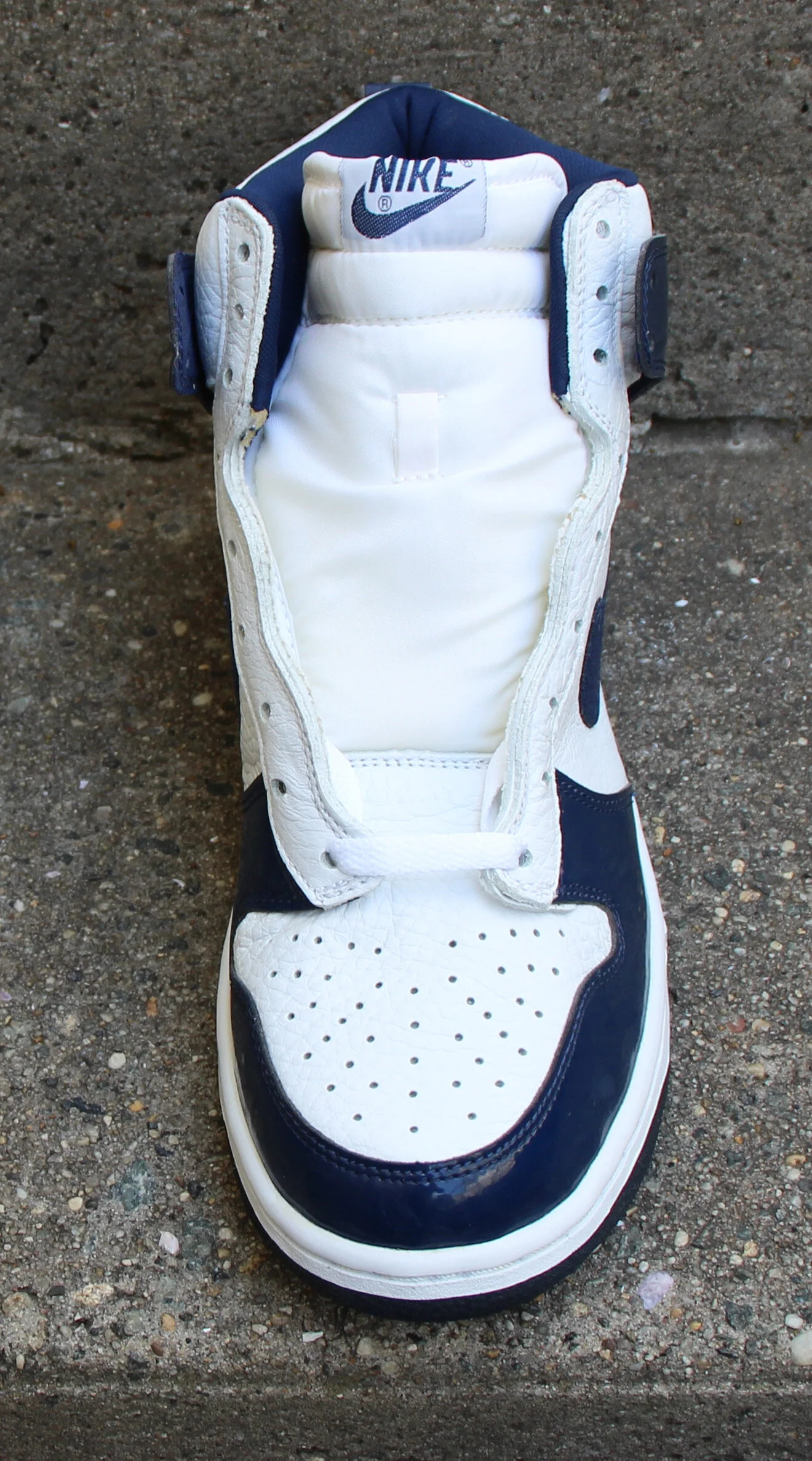 front of nike dunk navy patent 2002 .jpg