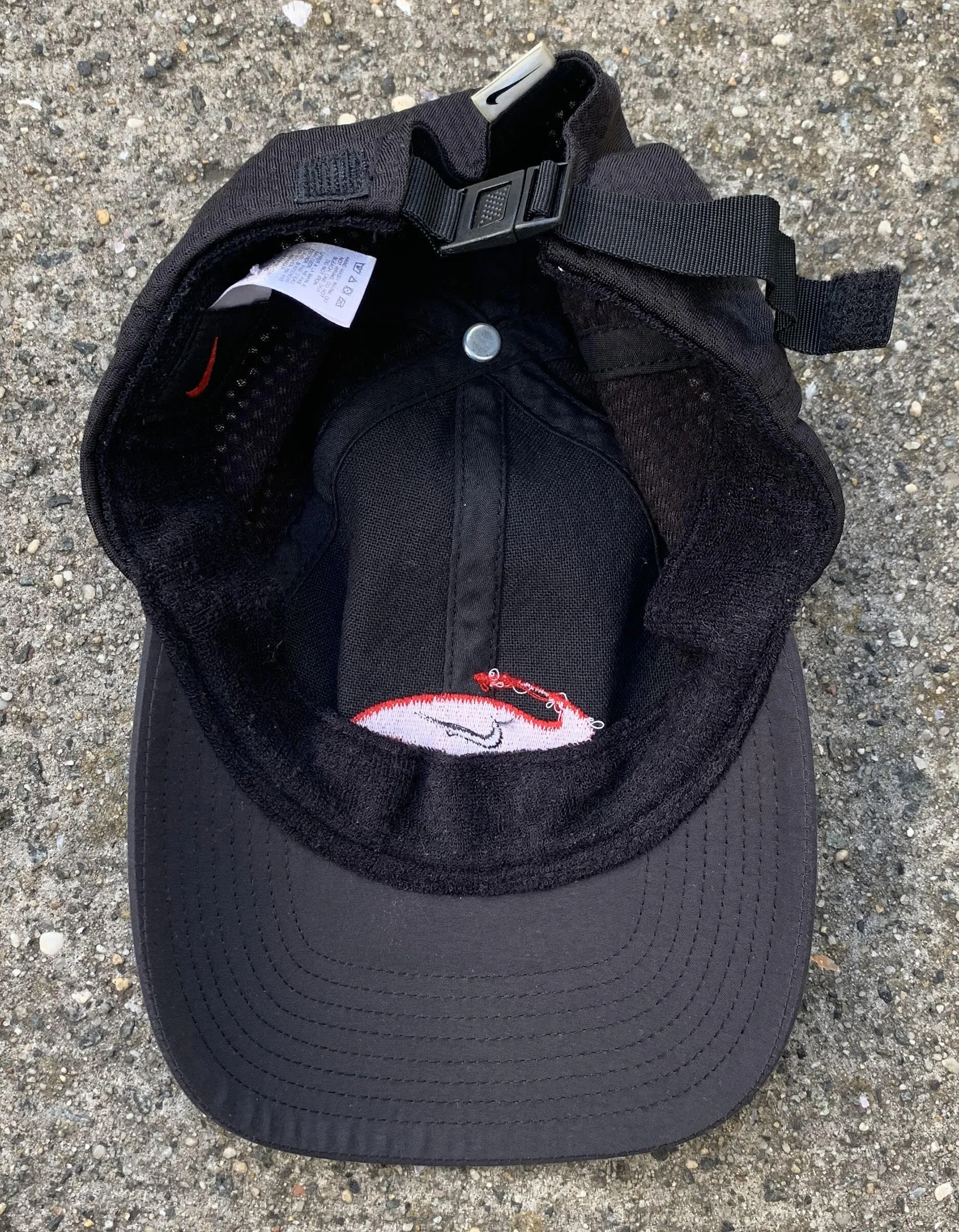 Vintage Nike Golf Black and red mesh hat.