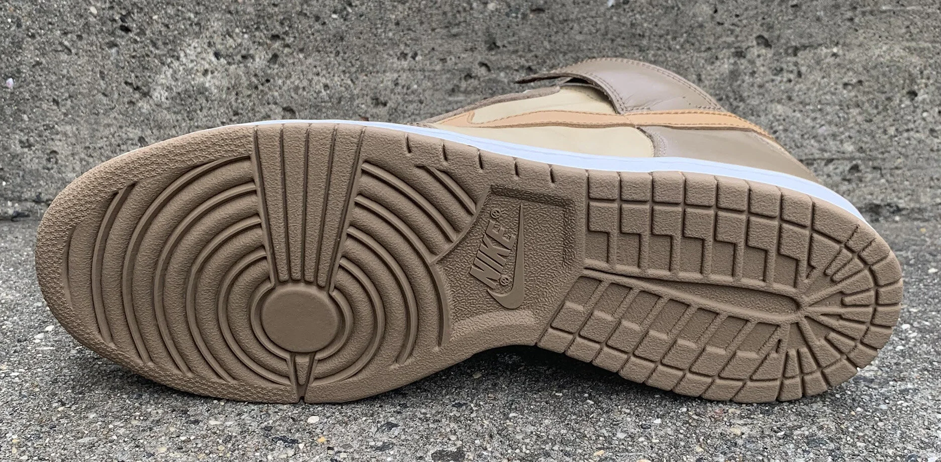 bottom of nike dunk maple .jpg