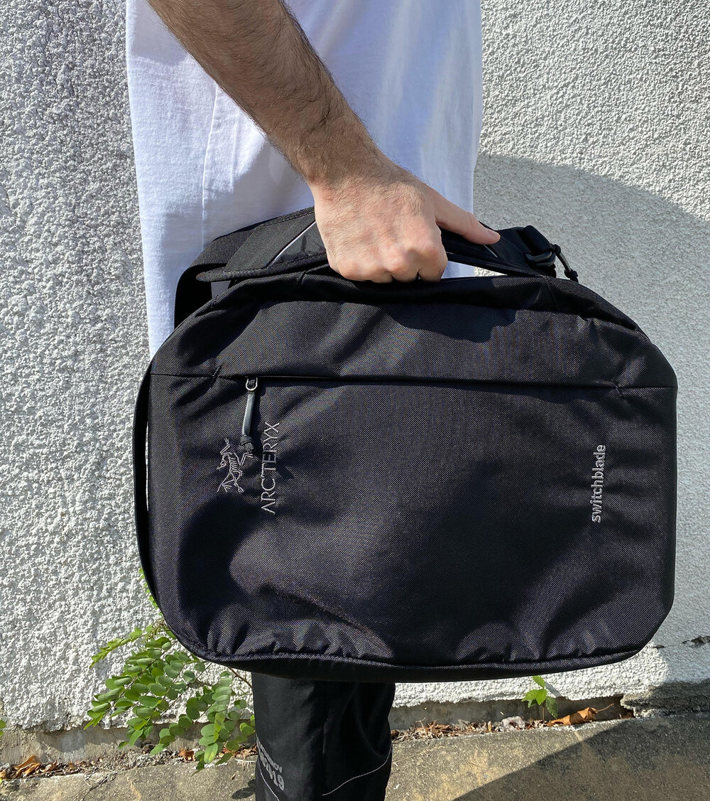 Arcteryx Switchblade Black / Grey Messenger Bag — Roots