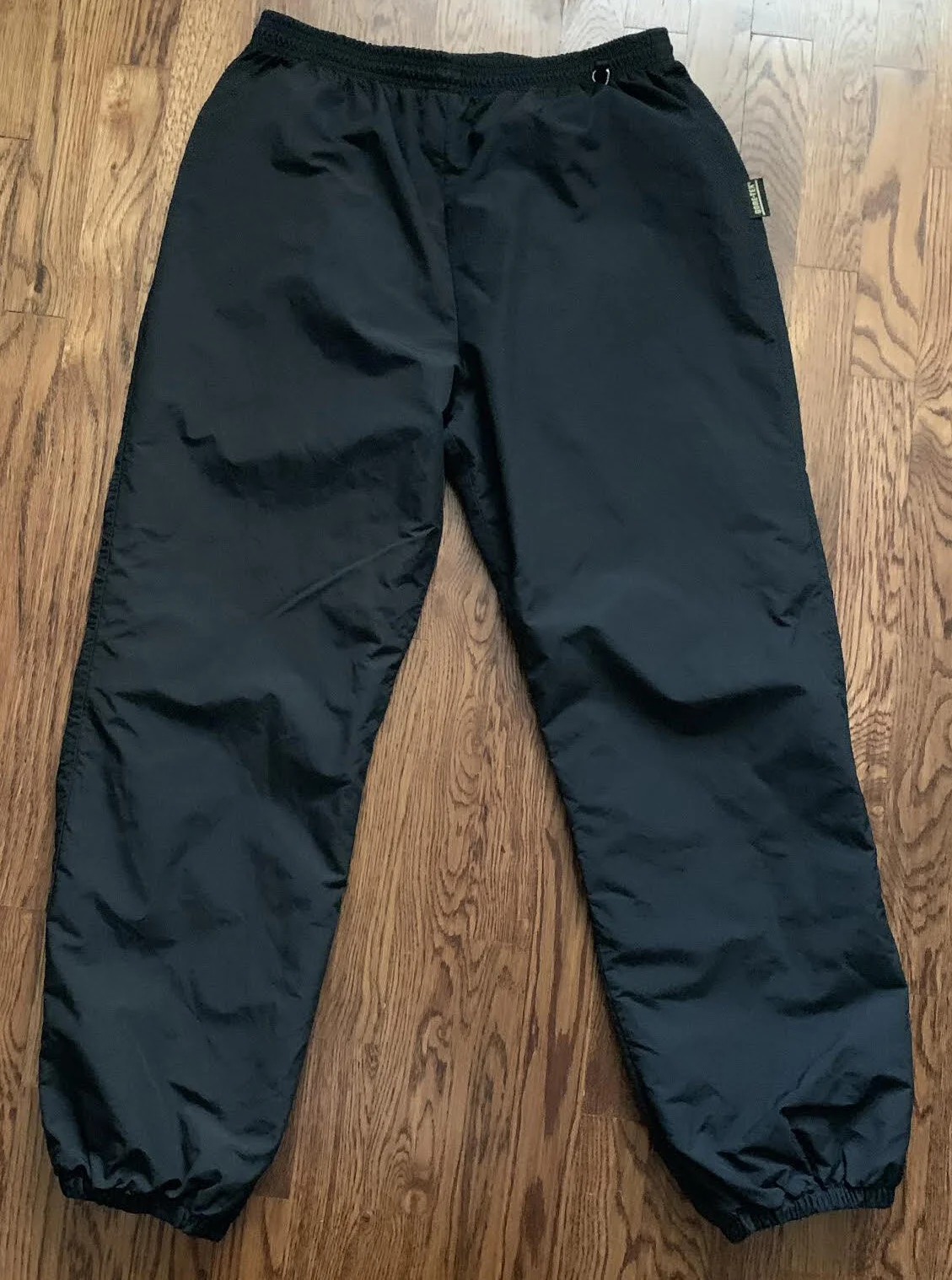 Women’s 90s Vintage Gore-Tex branded black pants.