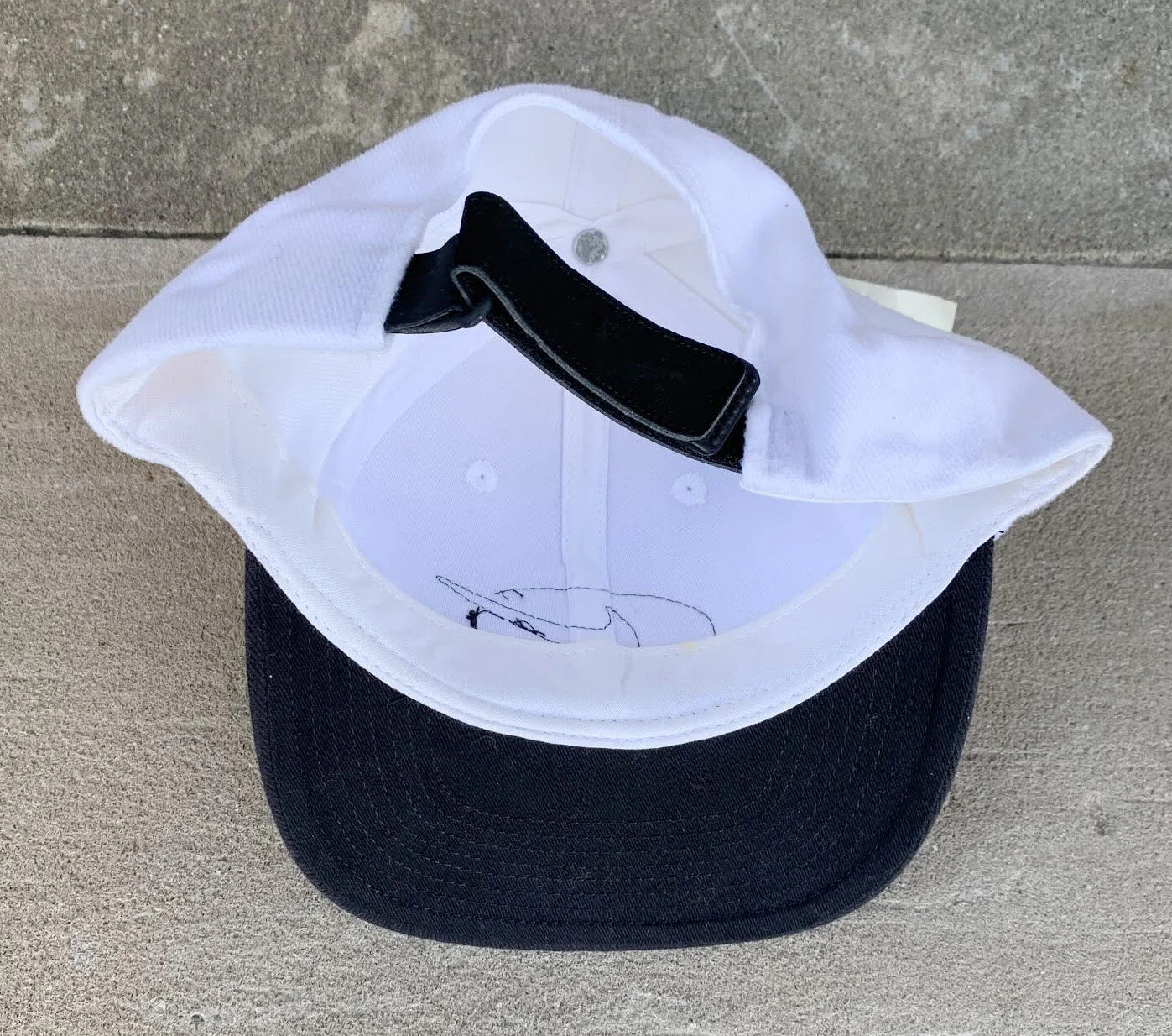 nike white hat .jpg