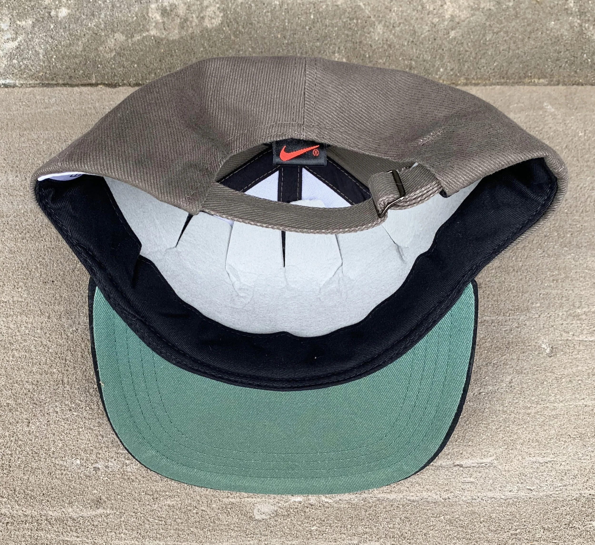Vintage 90s Nike Air Max grey and black strap back hat