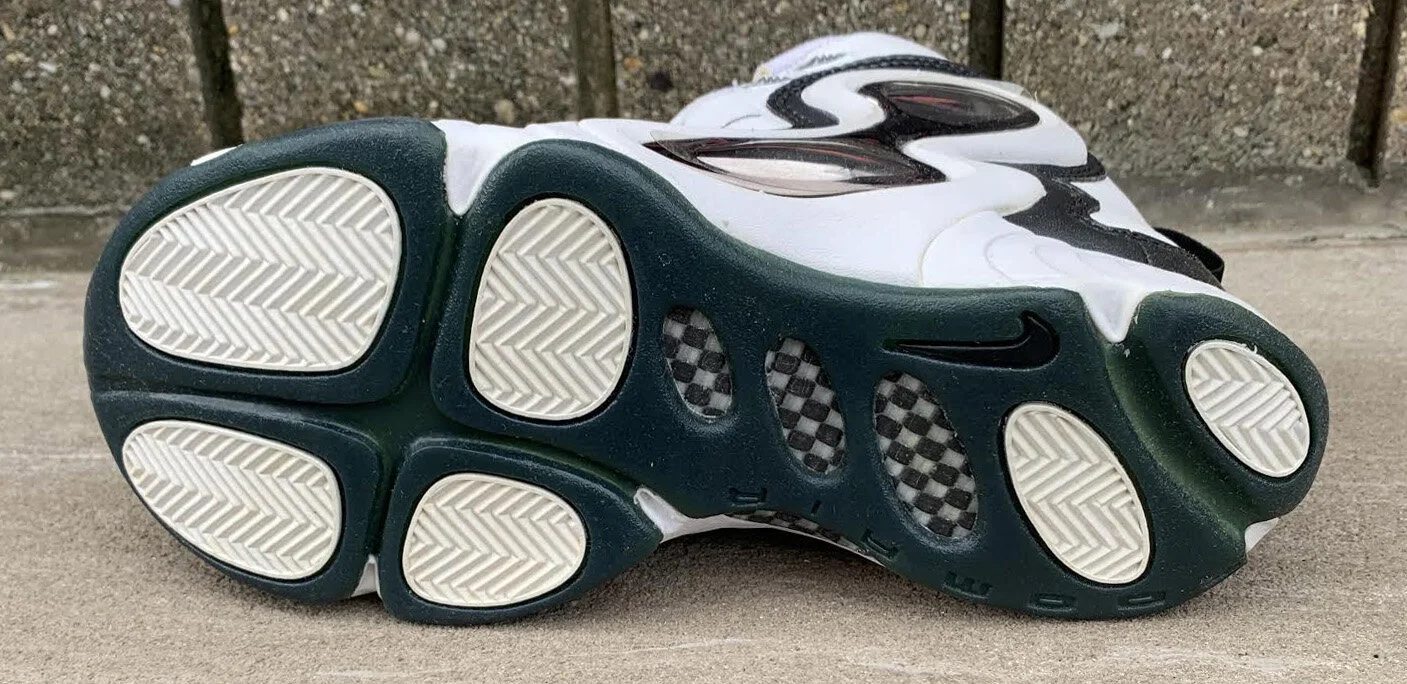 bottom of Nike flight hawk .jpg