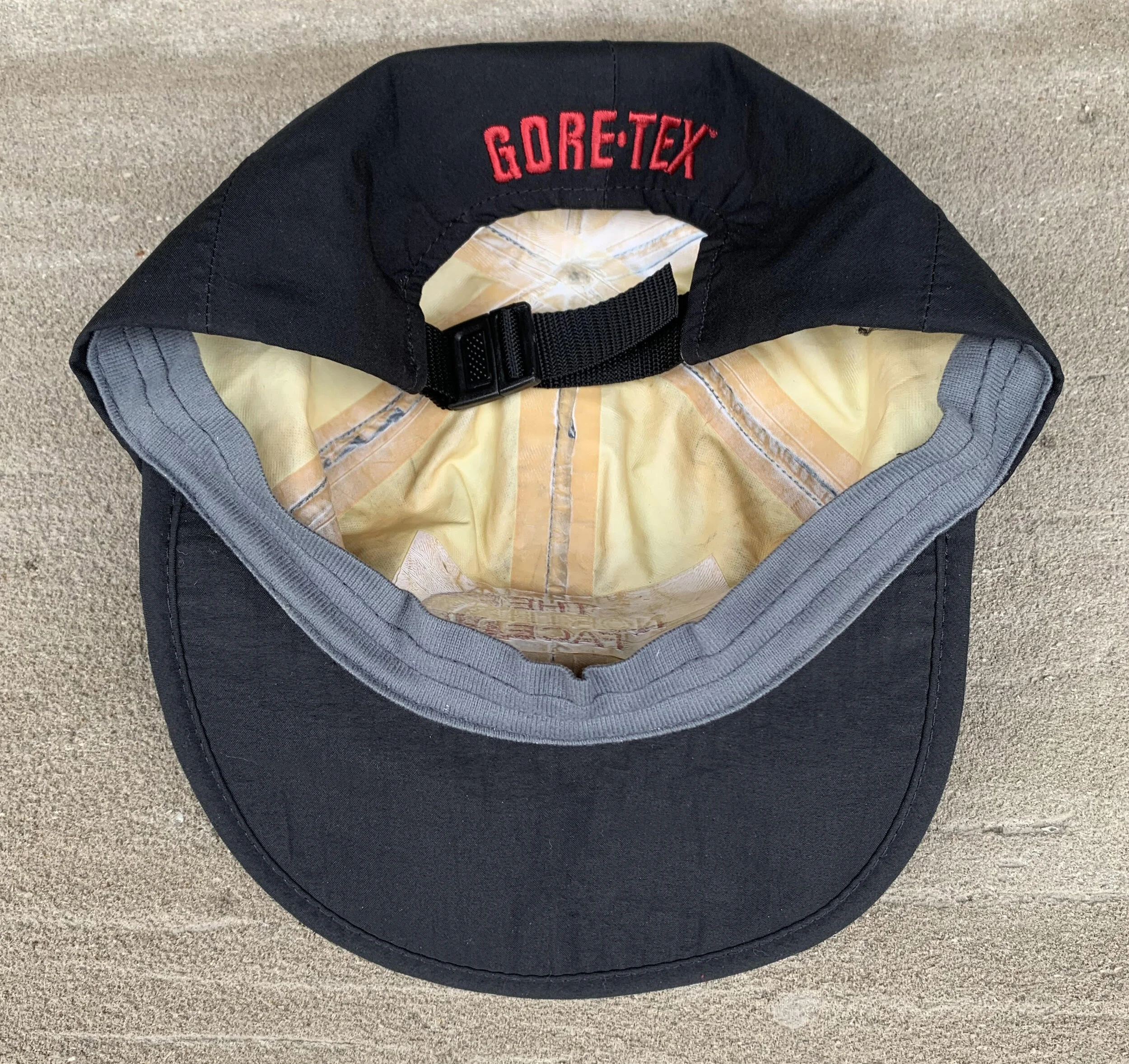 Vintage The North Face black/red Soft bill Gore-tex hat