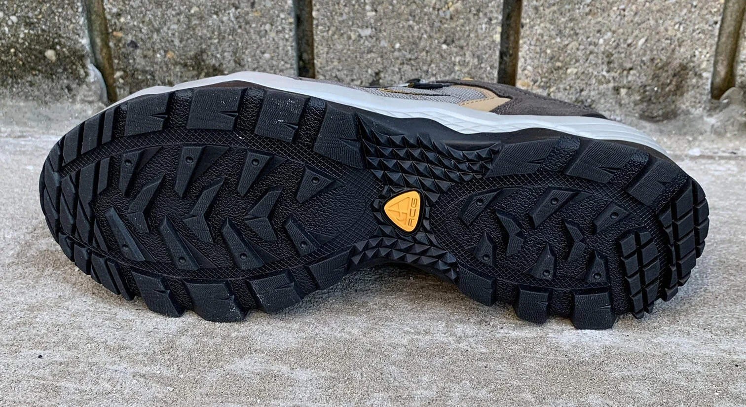 Nike Tengu II GTX Iron / Gold Leaf / Shale