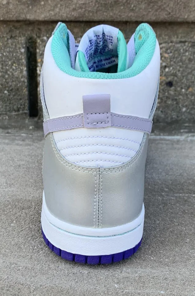 back of Nike DUNK GS .jpg