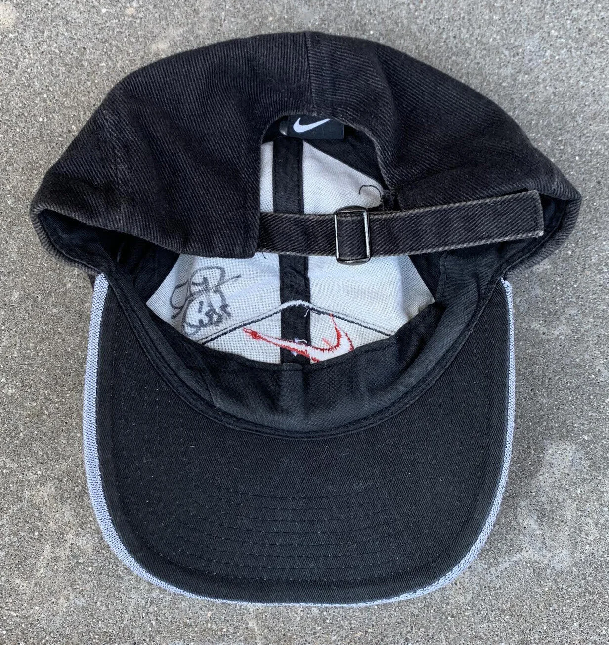 Vintage Nike Air Max Black, Silver, Red strapback.