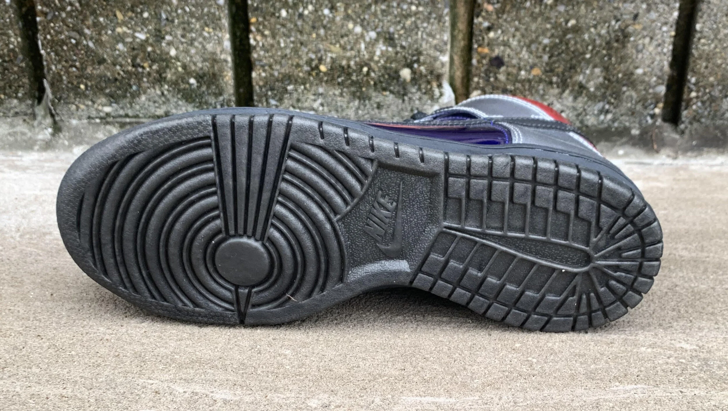 Kids Nike Dunk High Metallic Grey, Anthracite Concord.