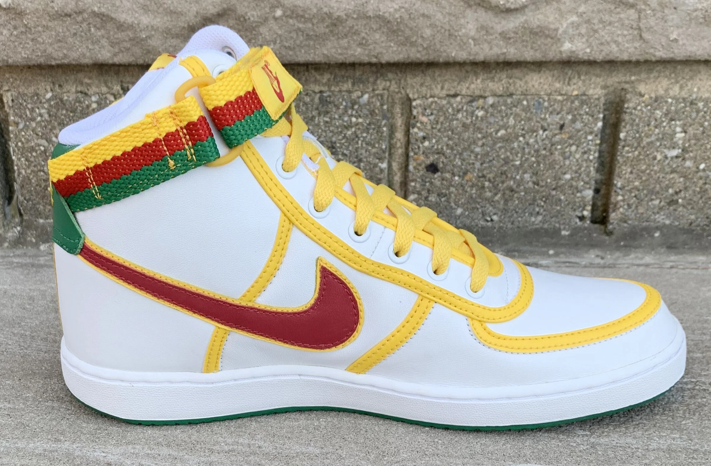 Vintage Nike Air Vandal Hi Leather
RASTA West Indies White Shoes - Mens Size 11 RARE? Nike Air Vandal Hi Leather RASTA West Indies White  main image 3