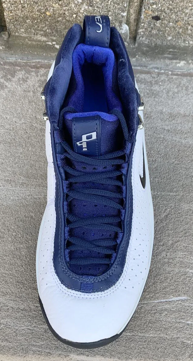 front of pippen .jpg