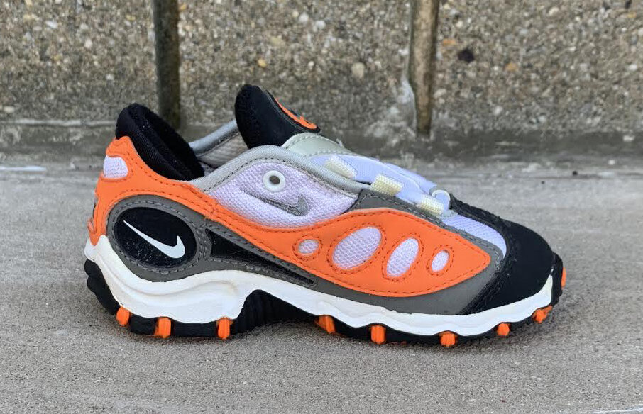 side of nike sunder .jpg