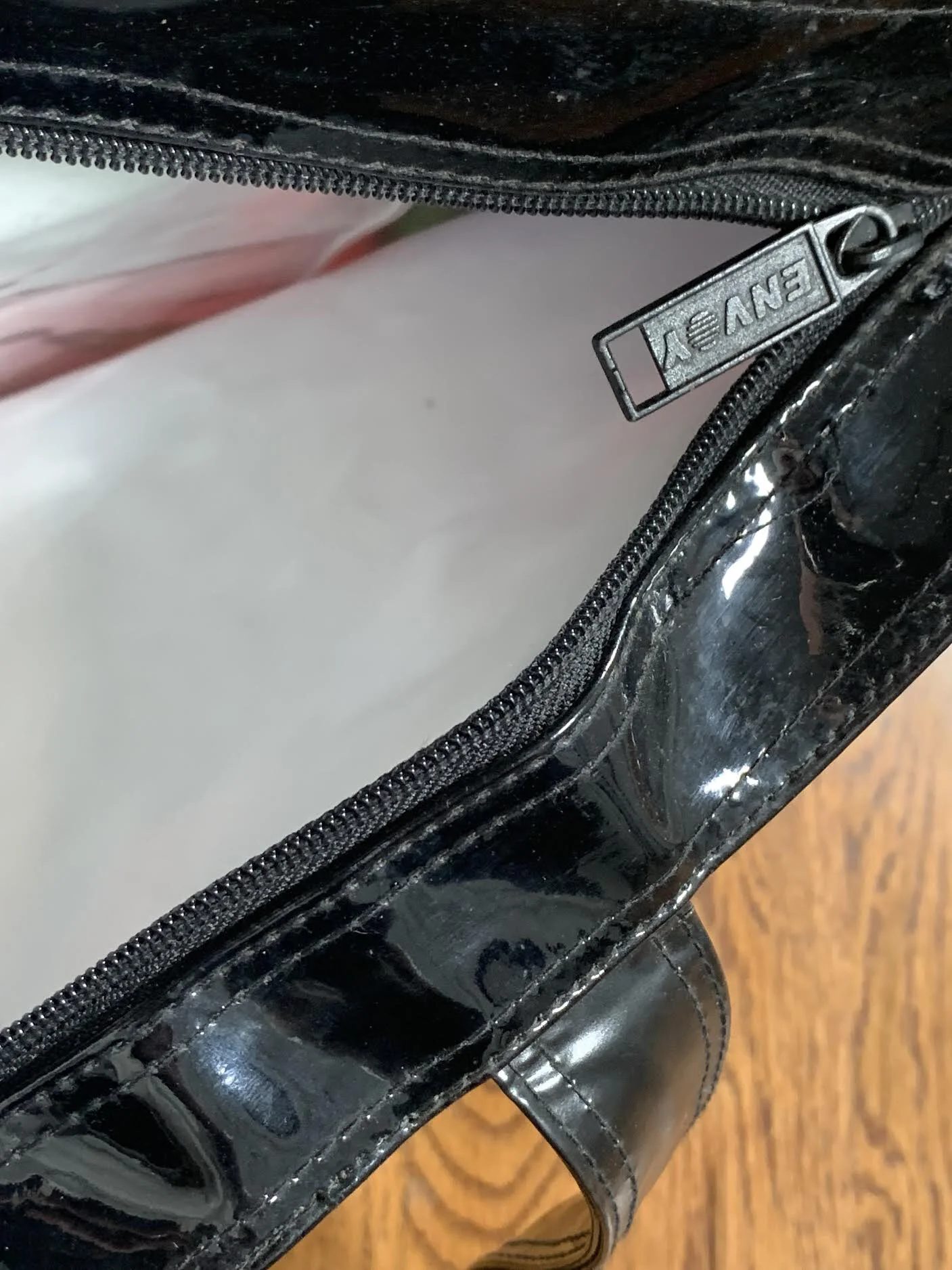 zippered closure .jpg