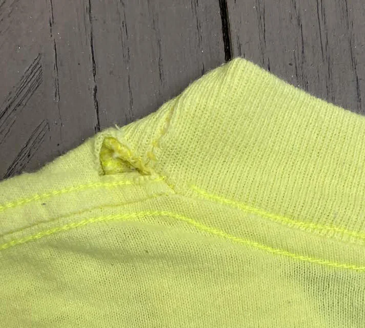 minor hole on back .jpg