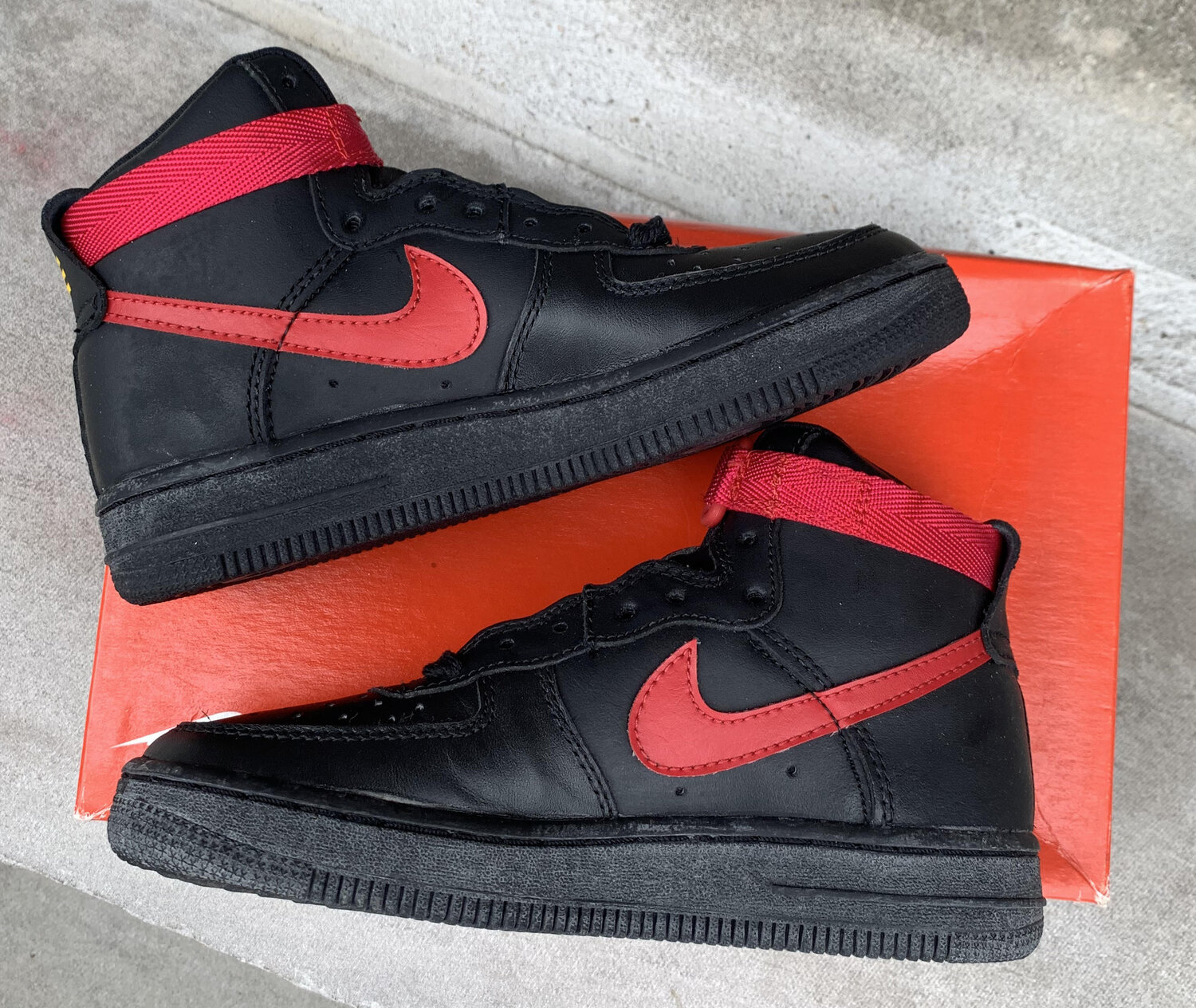 Pre-School Nike Air Force 1 High Black True Red / Yellow Gold (Size 2y) DS  — Roots