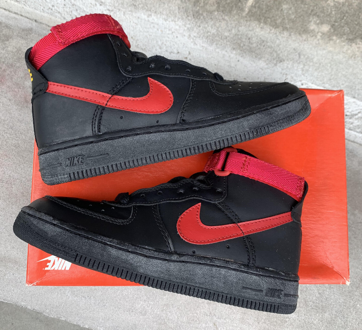 Pre-School Nike Air Force 1 High Black True Red / Yellow Gold (Size 2y) DS  — Roots