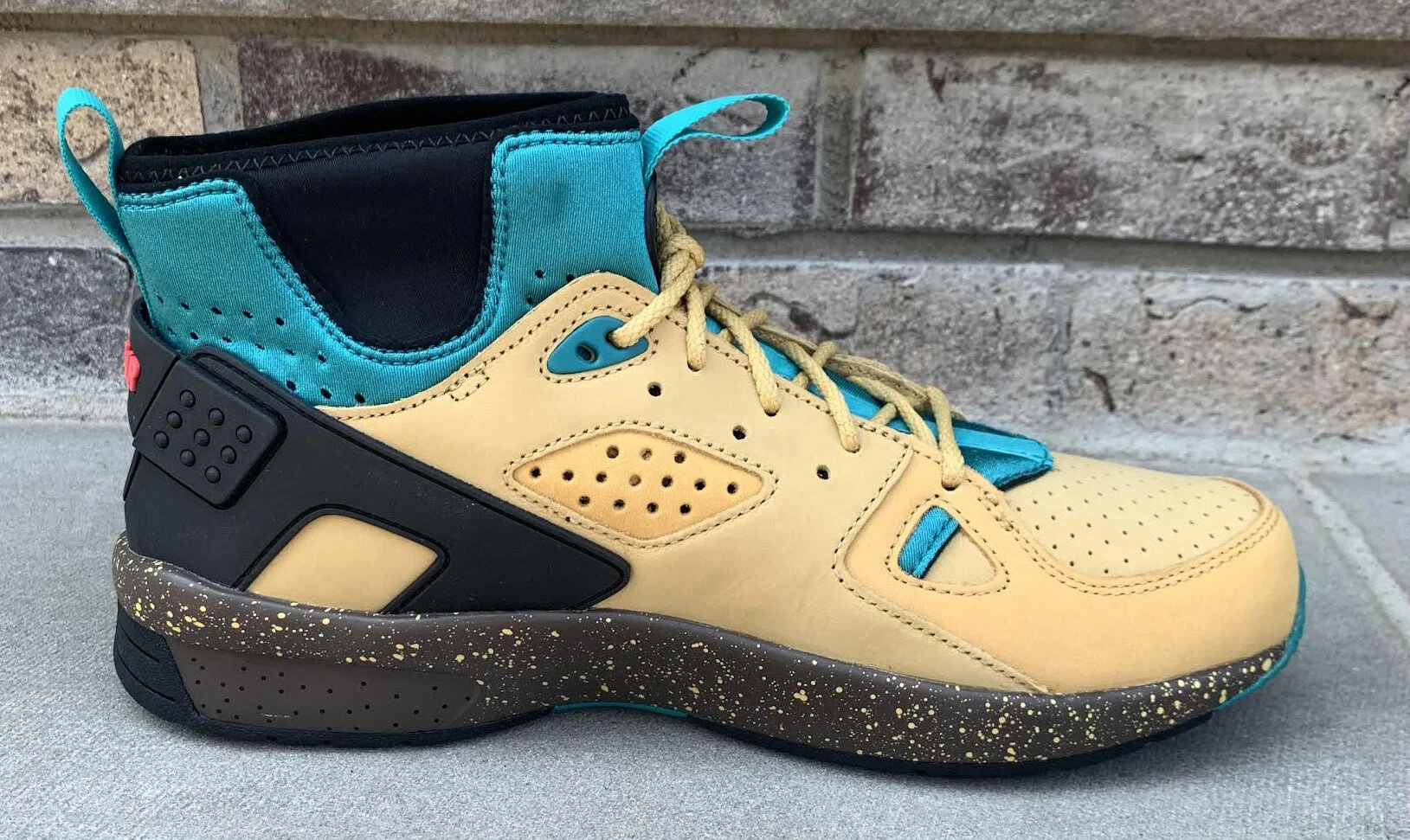 side of Nike Mowabb .jpg