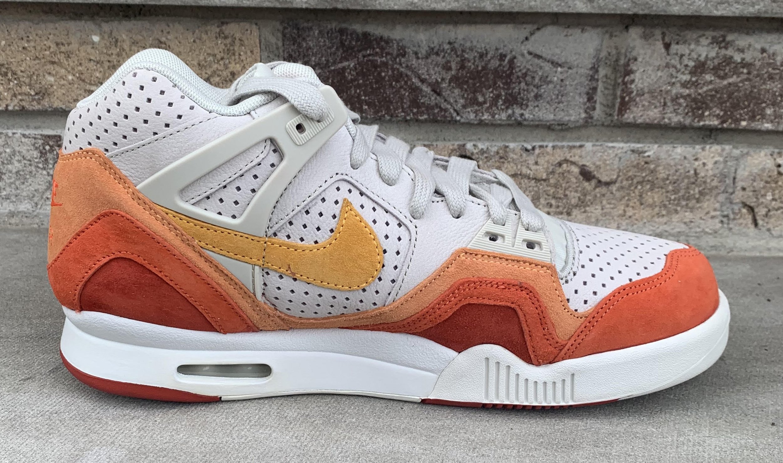 Waarschijnlijk mesh eenheid Nike Air Tech Challenge II QS Light Brown / Laser Orange (Size 10.5) DS — Roots Waarschijnlijk mesh eenheid Nike Air Tech Challenge II QS Light Brown / Laser Orange (Size 10.5) DS — Roots