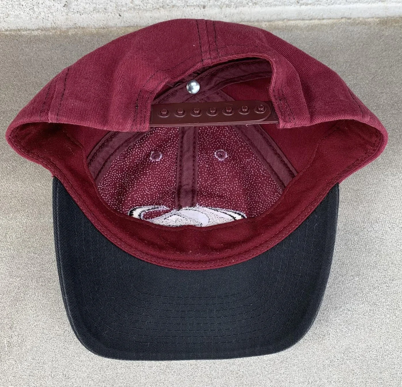 inside of quicksilver hat.jpg