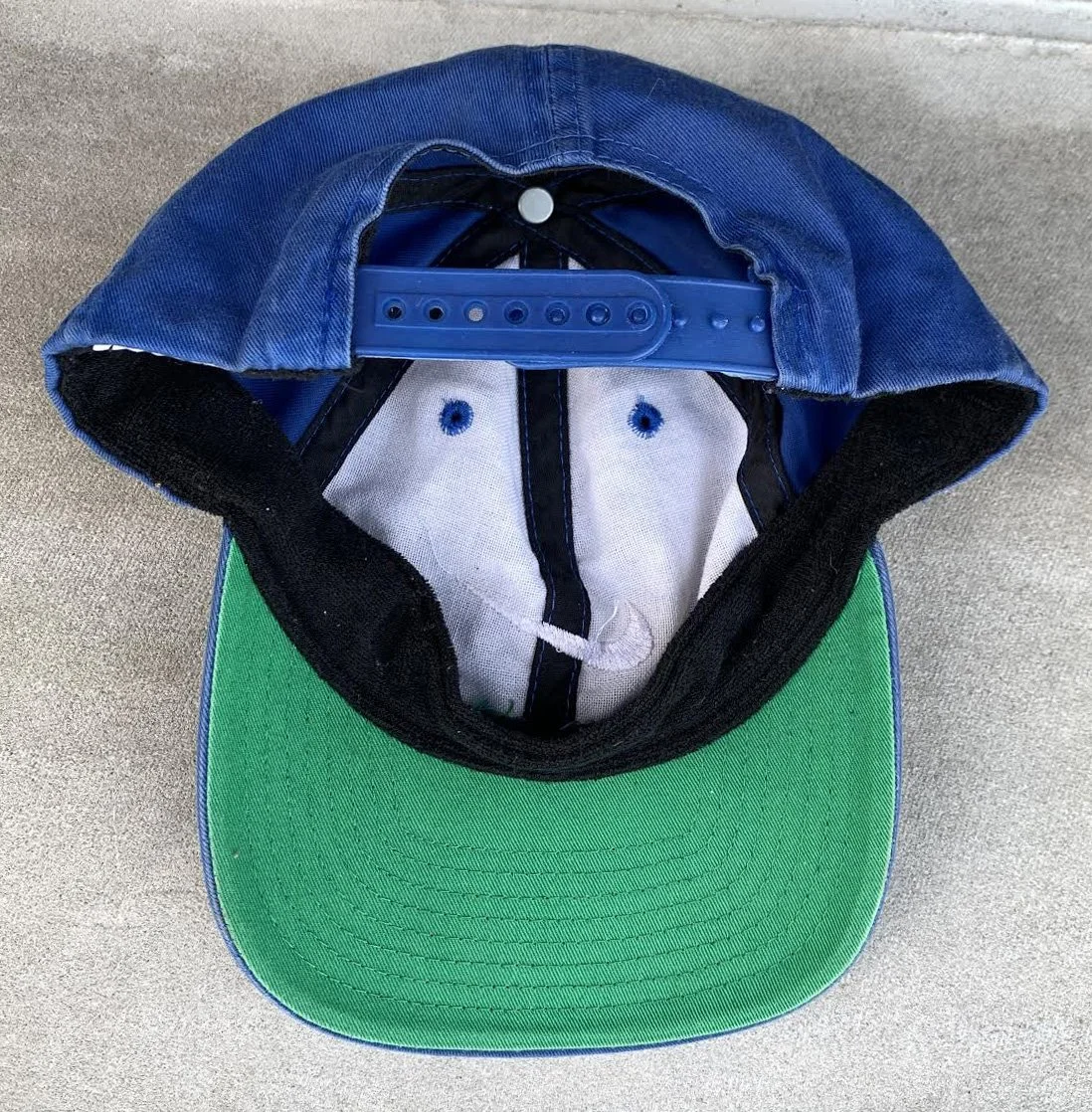 inside of Nike hat .jpg