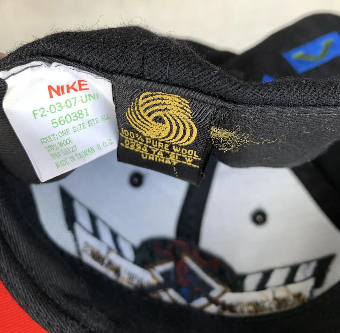 nike white tag .jpg