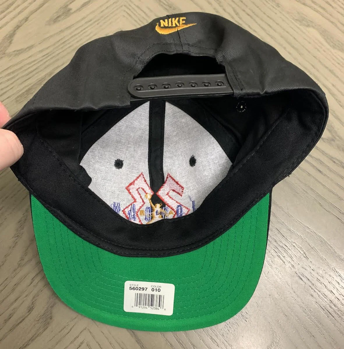 inside of Nike Jordan hat .jpg