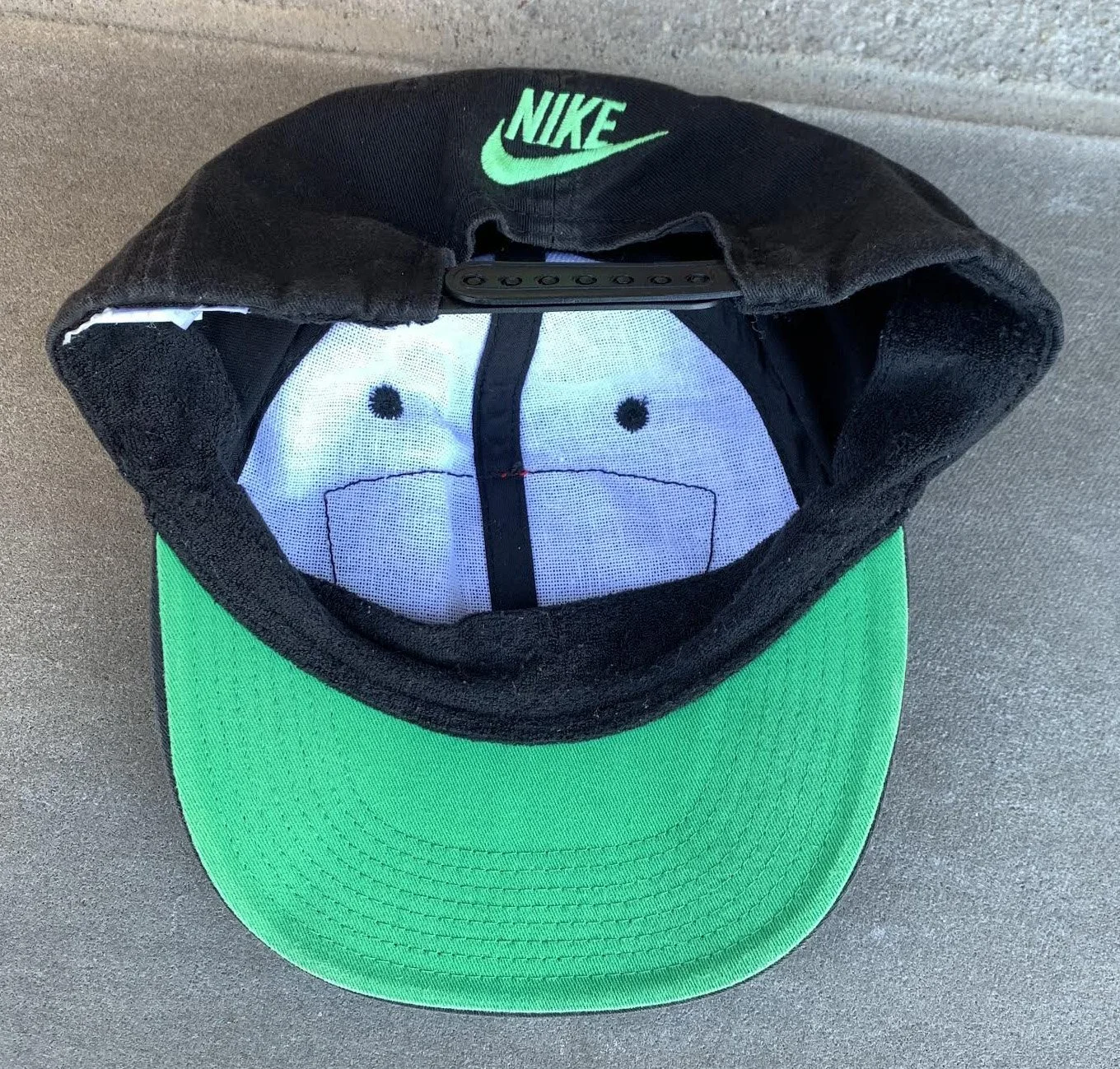 inside of Nike snapback .jpg