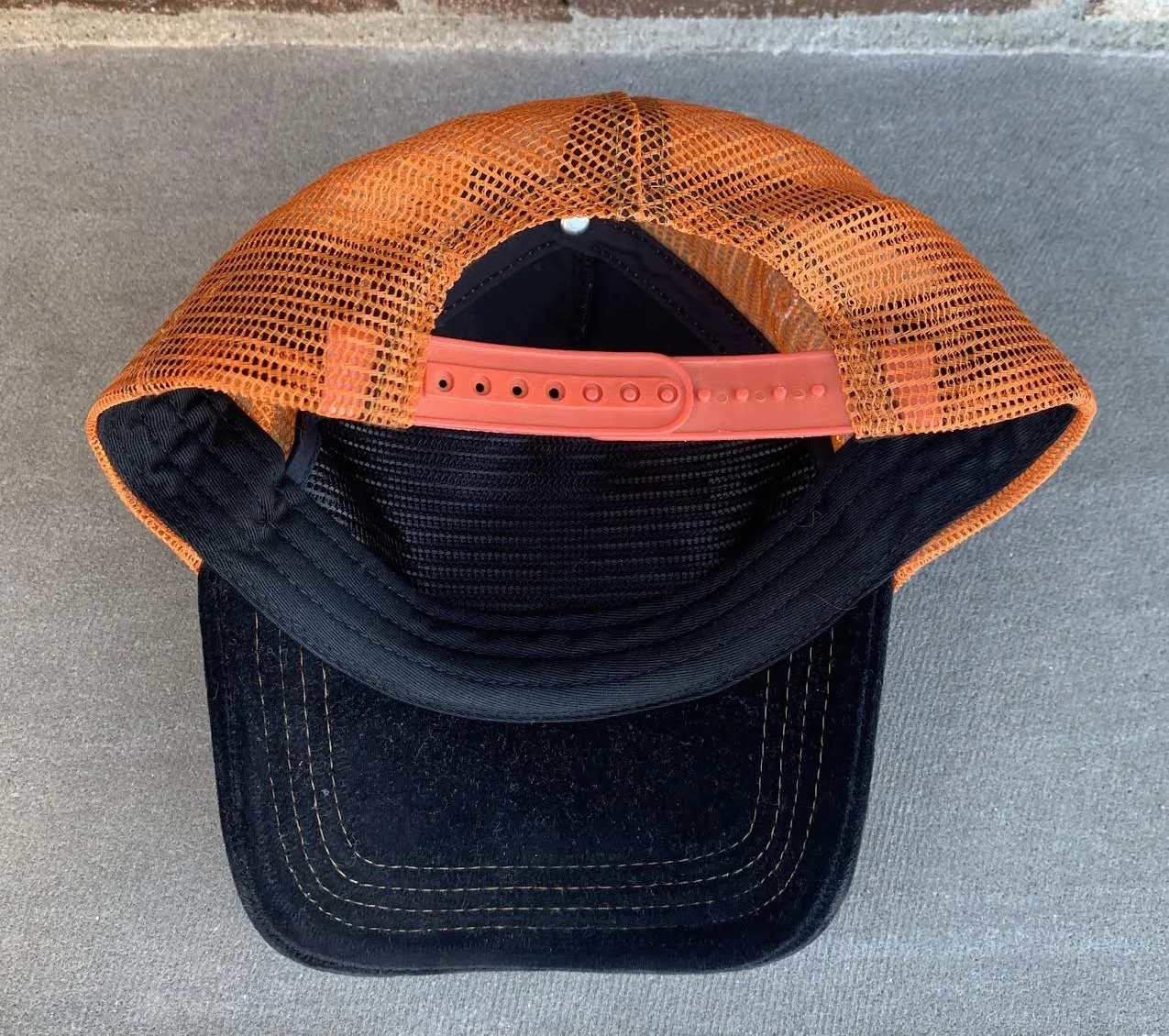 inside of Von Dutch hat .jpg