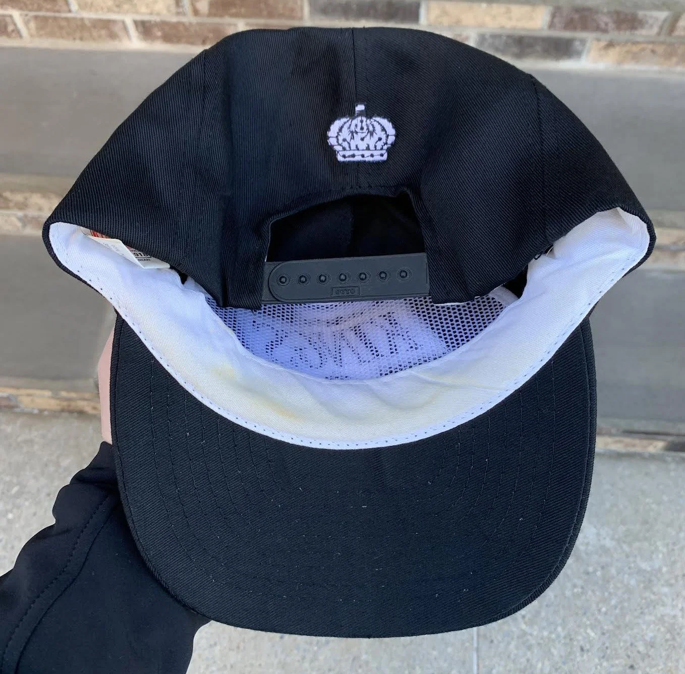 inside of Kings hat .jpg